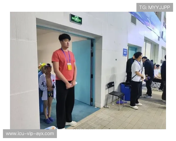 游泳赛事志愿者建立快速响应与协作机制保障赛事安全，游泳协会比赛